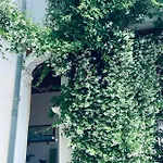 Bouganville Seafront * 포드고라
