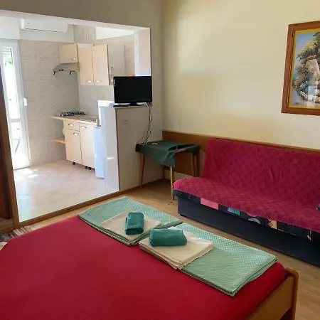 Apartment Bouganville Seafront Studio Podgora