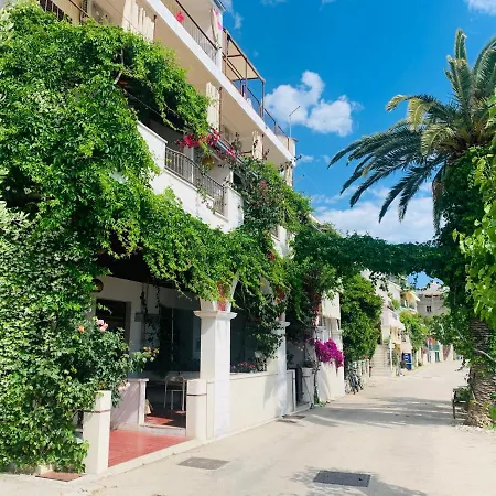 Bouganville Seafront Studio Podgora